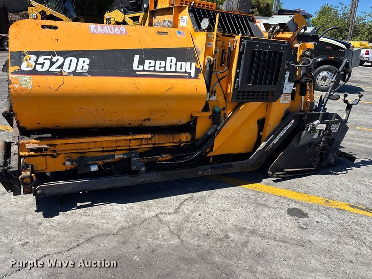 image for item FH7532 LeeBoy 8520 paver
