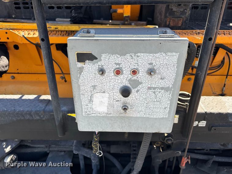 image for item FH7532 LeeBoy 8520 paver