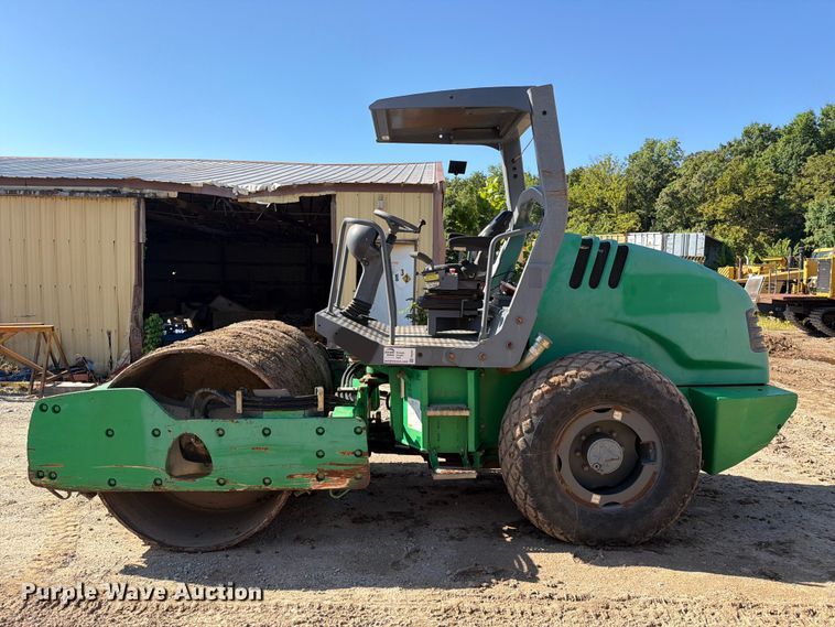 image for item FI0347 2013 Hamm 3307 single drum vibratory roller