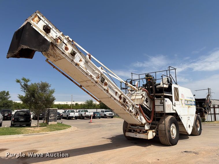 image for item FI0362 Roadtec SB-2500 material transfer vehicle