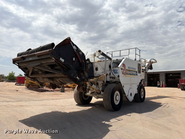 image for item FI0362 Roadtec SB-2500 material transfer vehicle