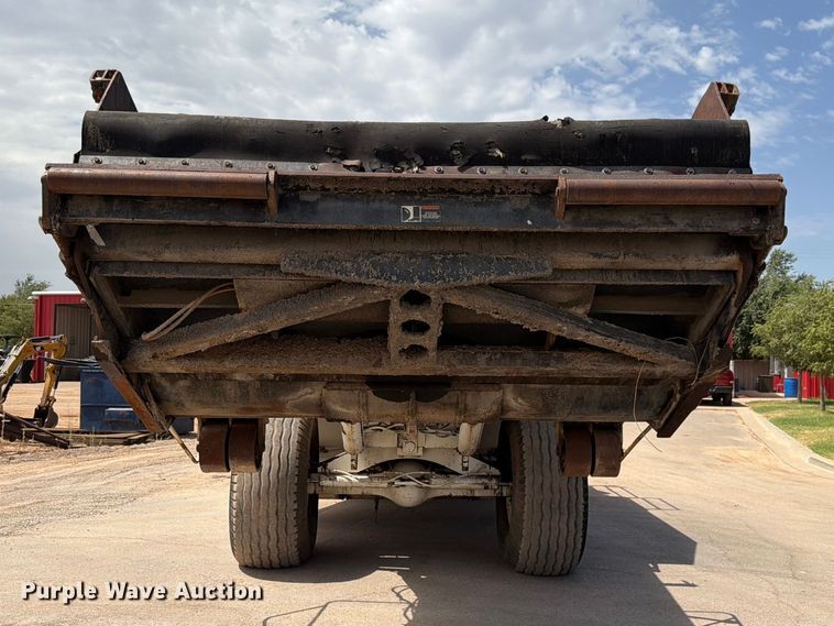 image for item FI0362 Roadtec SB-2500 material transfer vehicle