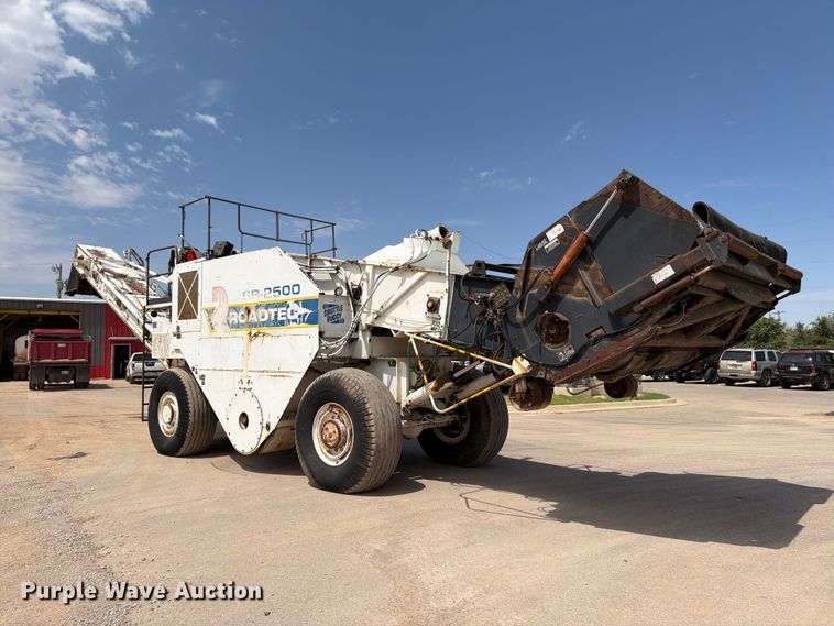 image for item FI0362 Roadtec SB-2500 material transfer vehicle