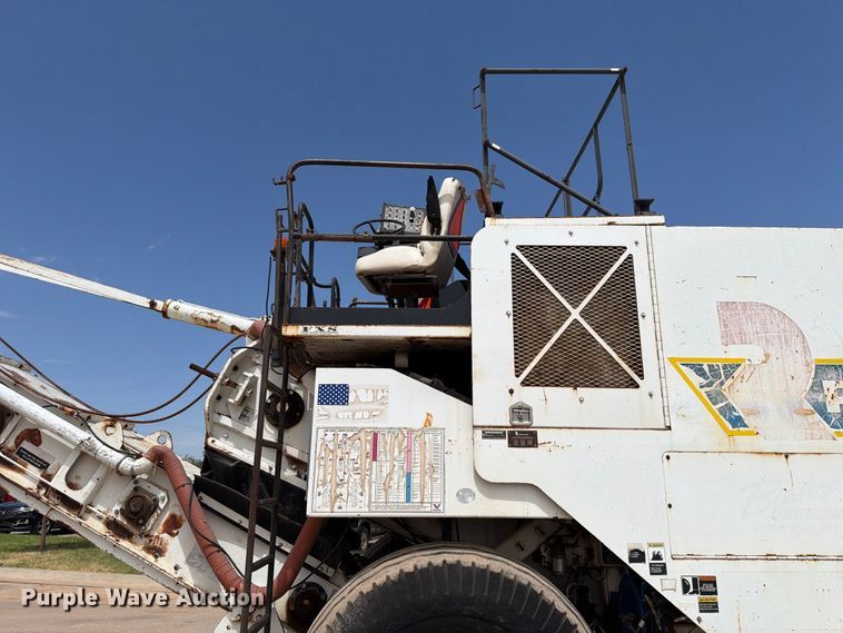 image for item FI0362 Roadtec SB-2500 material transfer vehicle