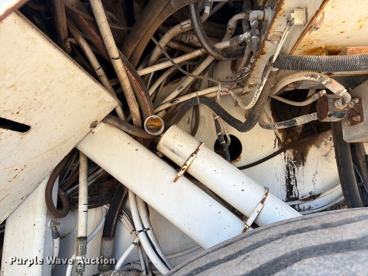 image for item FI0362 Roadtec SB-2500 material transfer vehicle