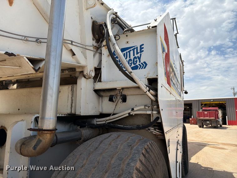 image for item FI0362 Roadtec SB-2500 material transfer vehicle