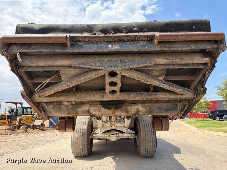image for item FI0362 Roadtec SB-2500 material transfer vehicle