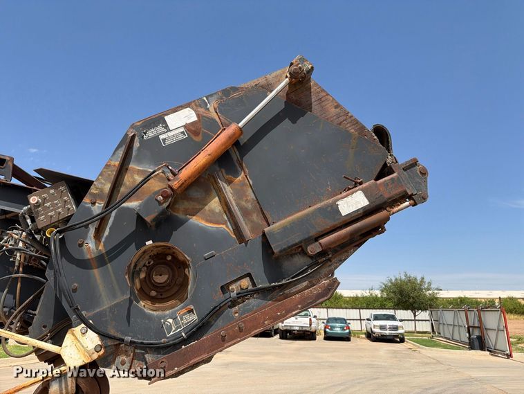 image for item FI0362 Roadtec SB-2500 material transfer vehicle