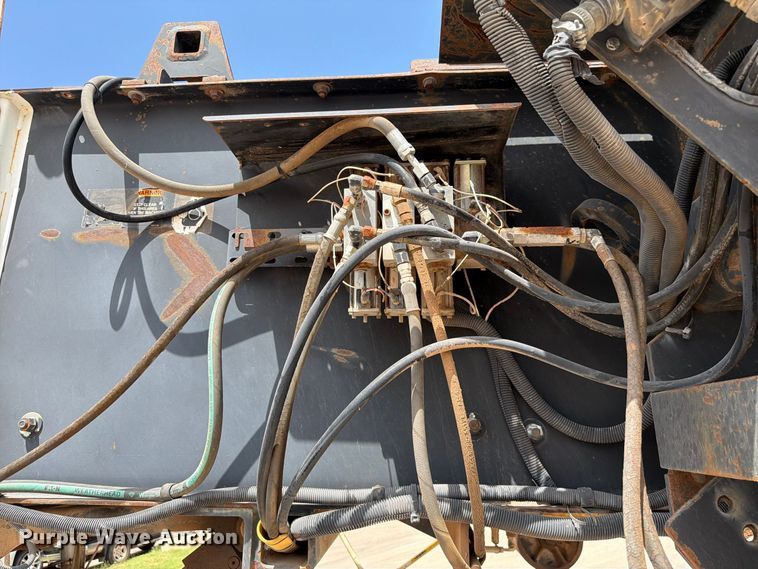 image for item FI0362 Roadtec SB-2500 material transfer vehicle