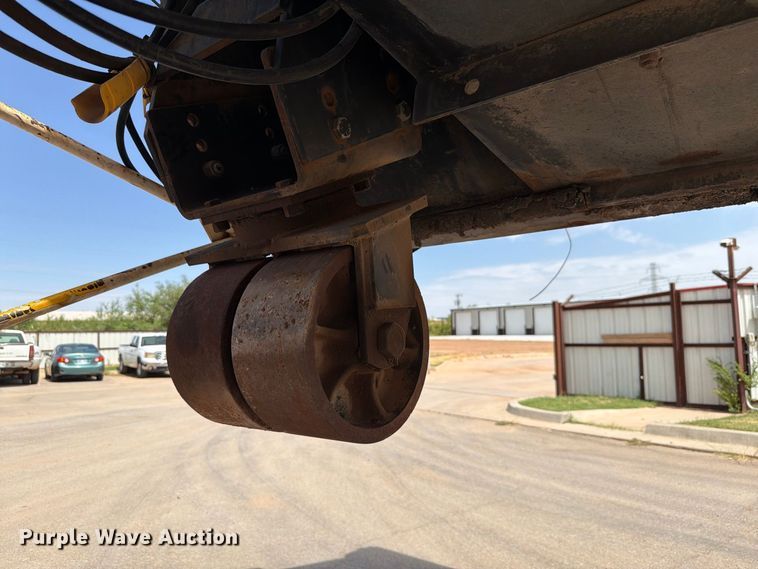 image for item FI0362 Roadtec SB-2500 material transfer vehicle