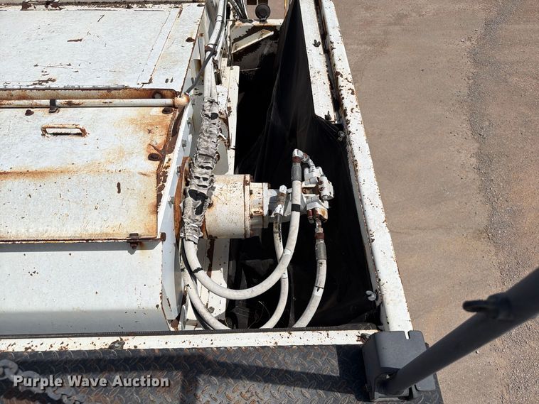 image for item FI0362 Roadtec SB-2500 material transfer vehicle