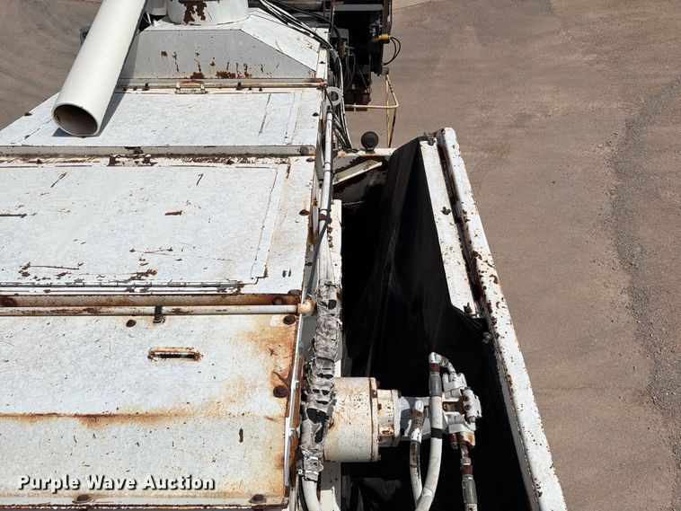 image for item FI0362 Roadtec SB-2500 material transfer vehicle