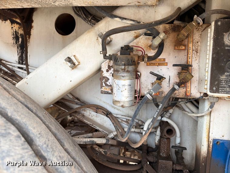 image for item FI0362 Roadtec SB-2500 material transfer vehicle