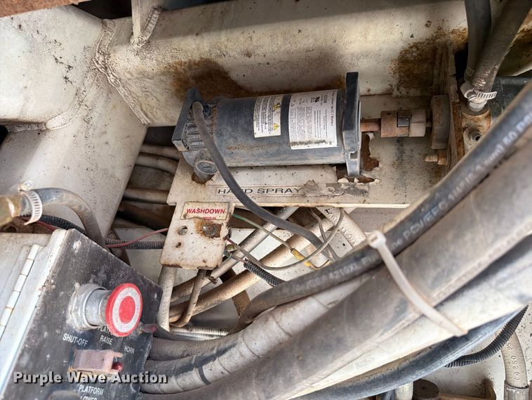 image for item FI0362 Roadtec SB-2500 material transfer vehicle