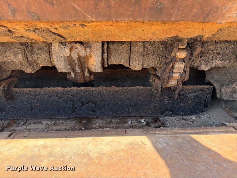 image for item FI0362 Roadtec SB-2500 material transfer vehicle