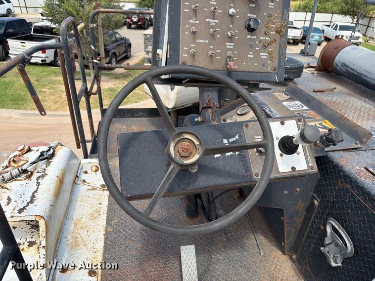 image for item FI0362 Roadtec SB-2500 material transfer vehicle
