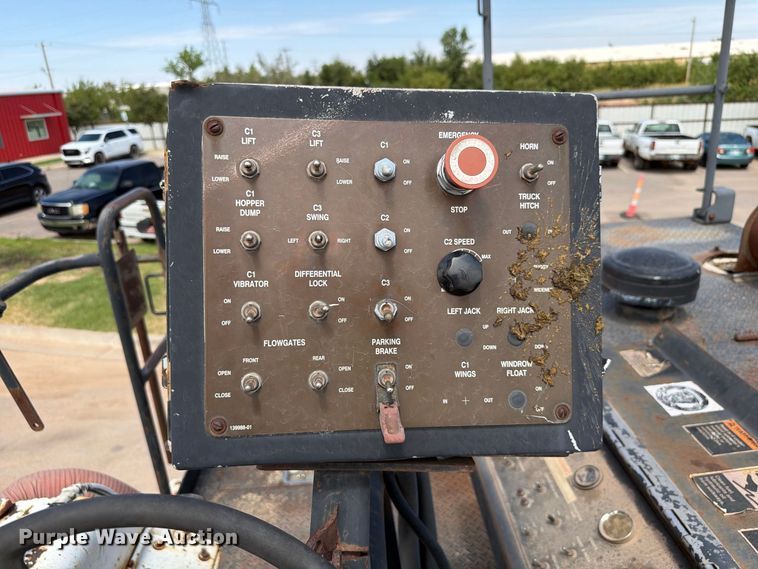 image for item FI0362 Roadtec SB-2500 material transfer vehicle