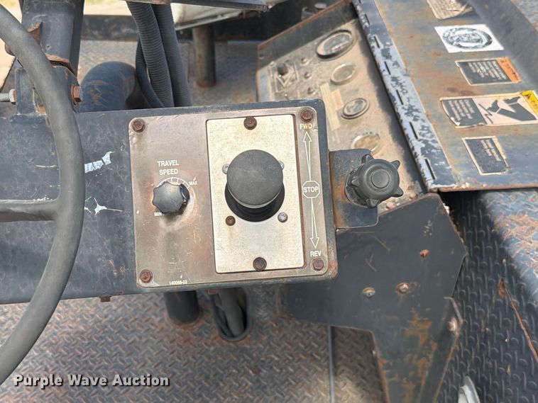 image for item FI0362 Roadtec SB-2500 material transfer vehicle