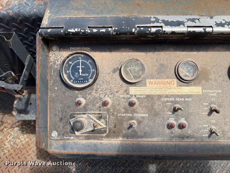 image for item FI0362 Roadtec SB-2500 material transfer vehicle