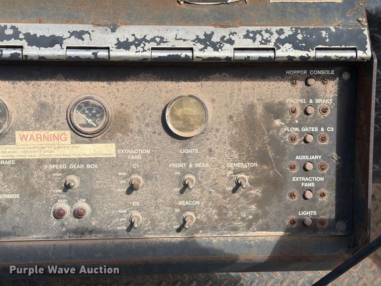 image for item FI0362 Roadtec SB-2500 material transfer vehicle