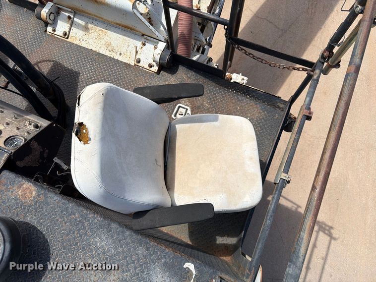 image for item FI0362 Roadtec SB-2500 material transfer vehicle