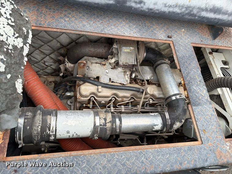 image for item FI0362 Roadtec SB-2500 material transfer vehicle