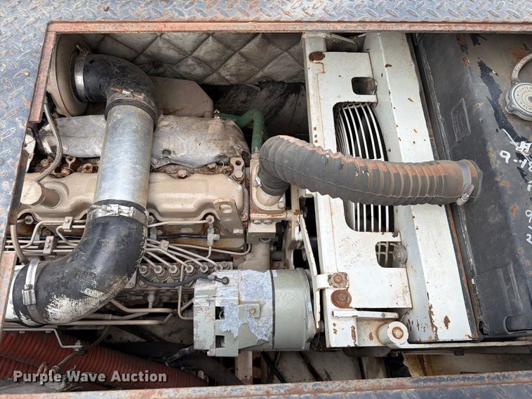 image for item FI0362 Roadtec SB-2500 material transfer vehicle