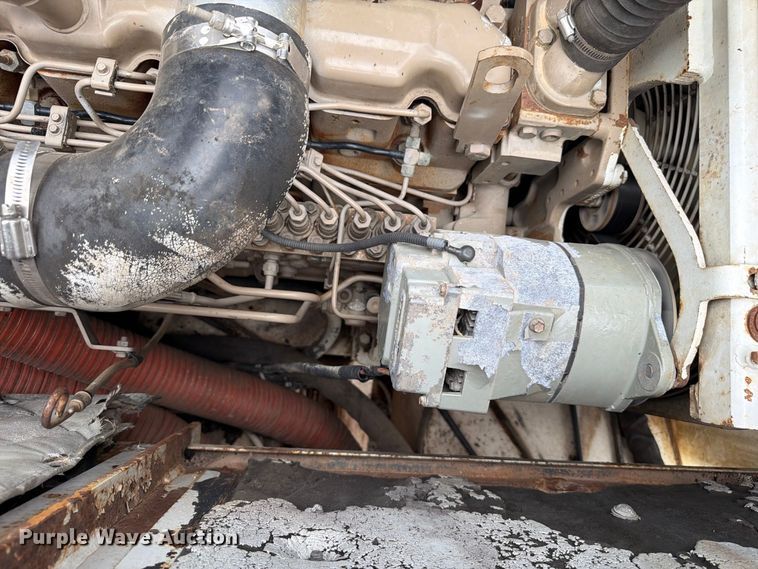 image for item FI0362 Roadtec SB-2500 material transfer vehicle