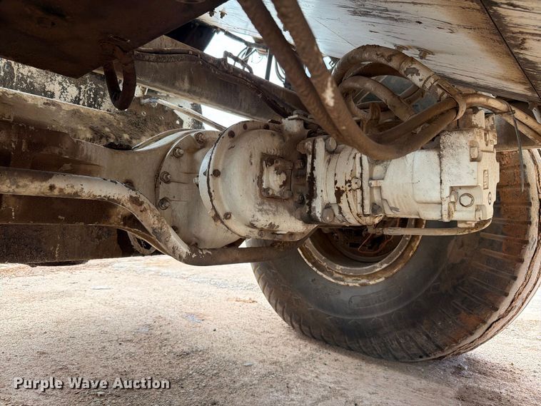 image for item FI0362 Roadtec SB-2500 material transfer vehicle