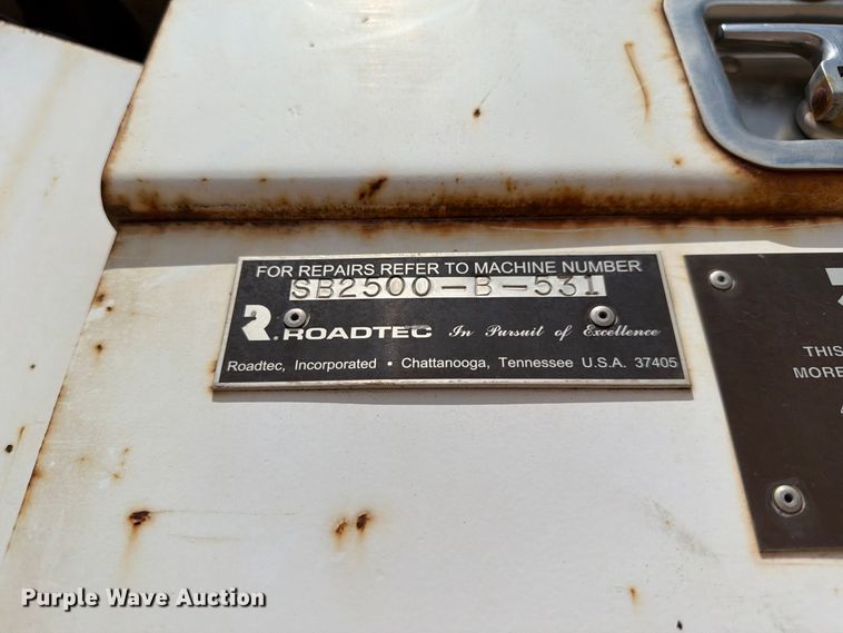 image for item FI0362 Roadtec SB-2500 material transfer vehicle