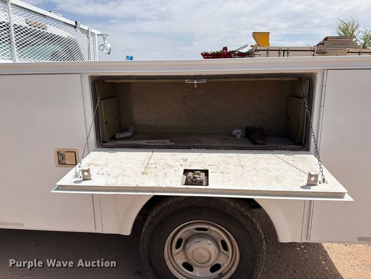 image for item FI0367 2013 Ford F250 Super Duty utility bed pickup truck
