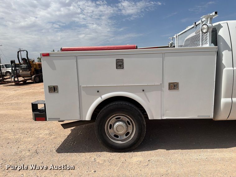 image for item FI0367 2013 Ford F250 Super Duty utility bed pickup truck