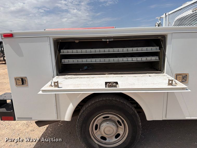 image for item FI0367 2013 Ford F250 Super Duty utility bed pickup truck