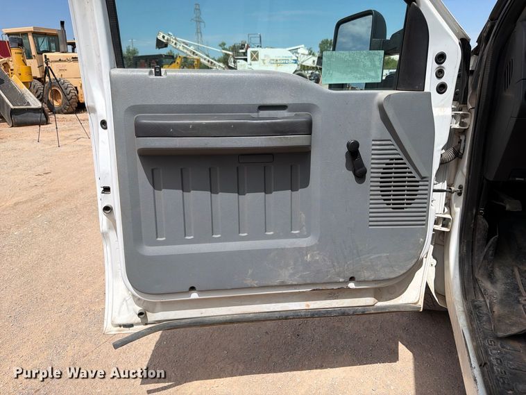 image for item FI0367 2013 Ford F250 Super Duty utility bed pickup truck