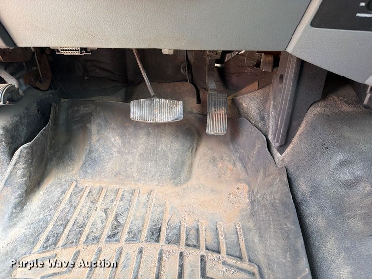image for item FI0367 2013 Ford F250 Super Duty utility bed pickup truck