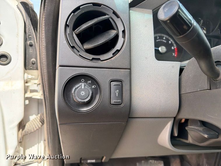 image for item FI0367 2013 Ford F250 Super Duty utility bed pickup truck