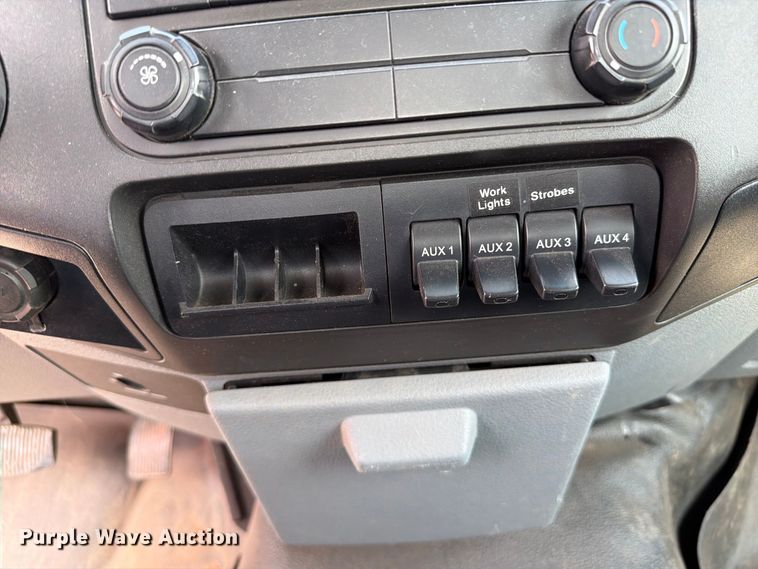 image for item FI0367 2013 Ford F250 Super Duty utility bed pickup truck