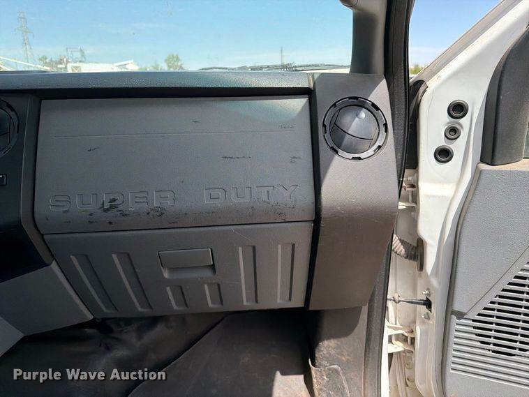 image for item FI0367 2013 Ford F250 Super Duty utility bed pickup truck