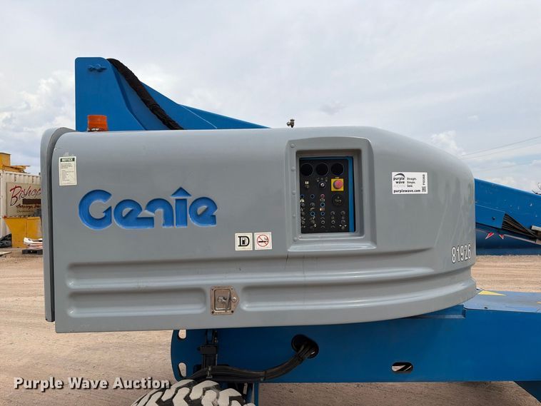 image for item FI0368 2007 Genie S-40 boom lift