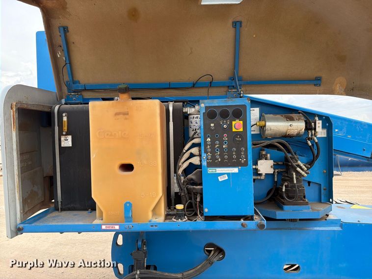 image for item FI0368 2007 Genie S-40 boom lift