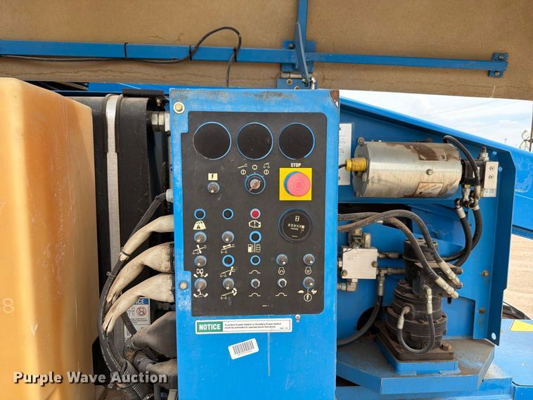 image for item FI0368 2007 Genie S-40 boom lift