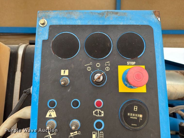 image for item FI0368 2007 Genie S-40 boom lift