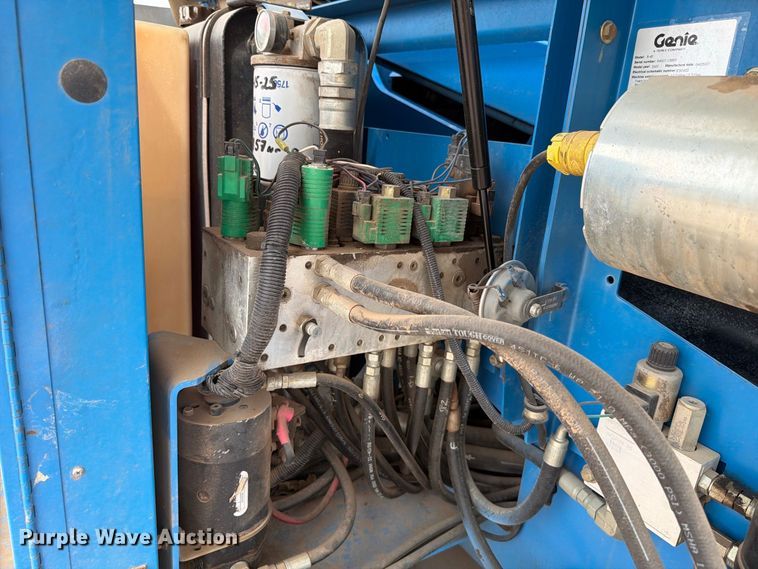 image for item FI0368 2007 Genie S-40 boom lift
