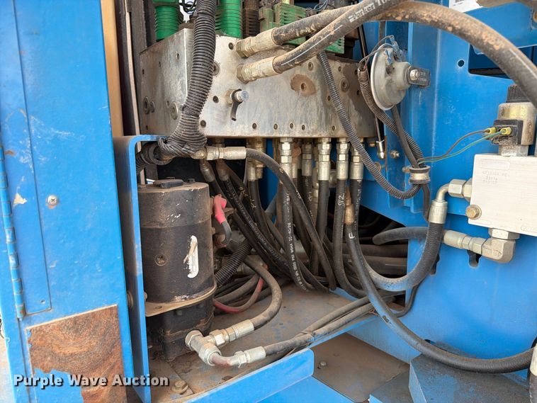 image for item FI0368 2007 Genie S-40 boom lift