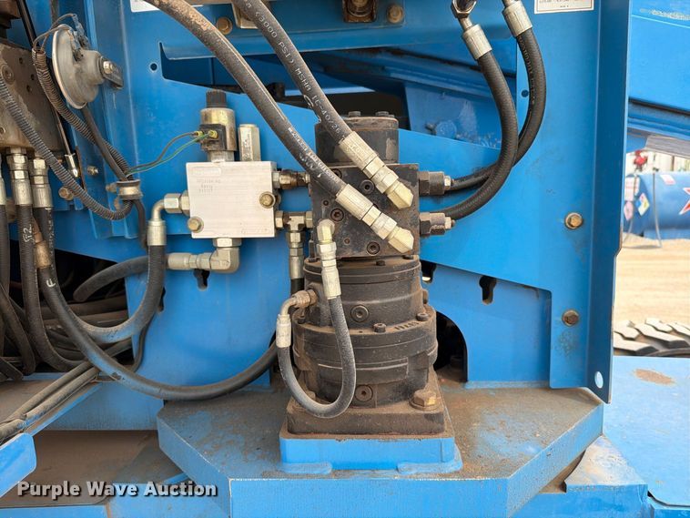 image for item FI0368 2007 Genie S-40 boom lift
