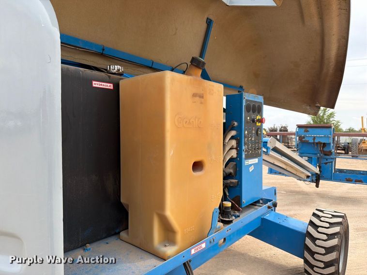 image for item FI0368 2007 Genie S-40 boom lift