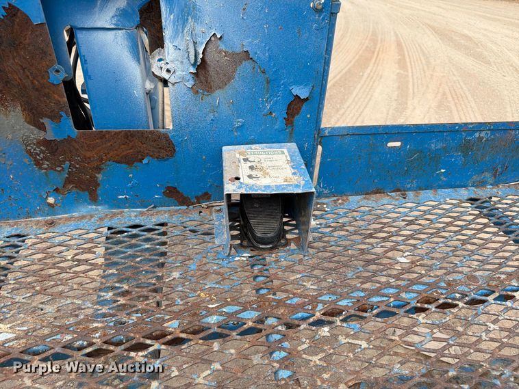 image for item FI0368 2007 Genie S-40 boom lift