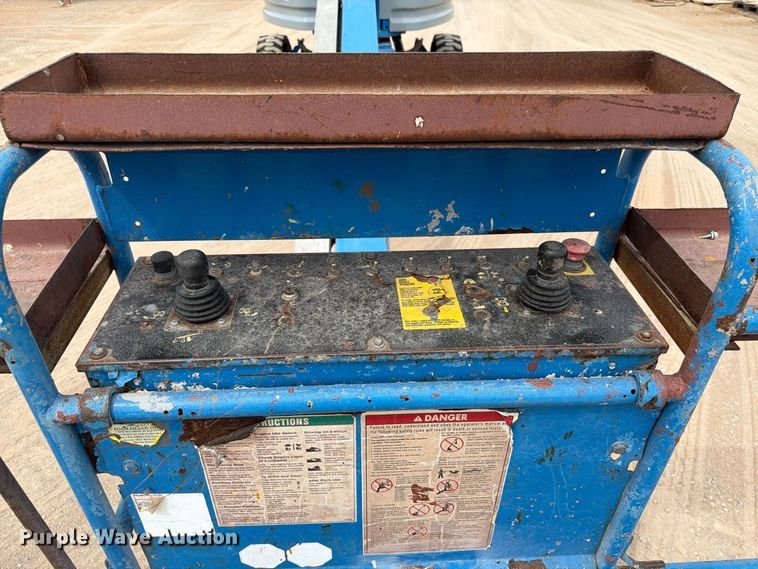 image for item FI0368 2007 Genie S-40 boom lift