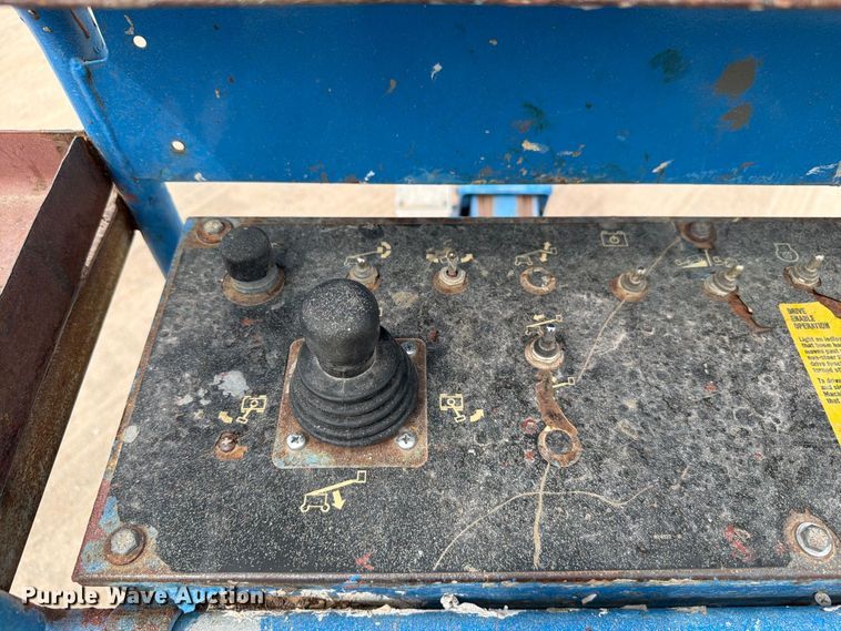 image for item FI0368 2007 Genie S-40 boom lift