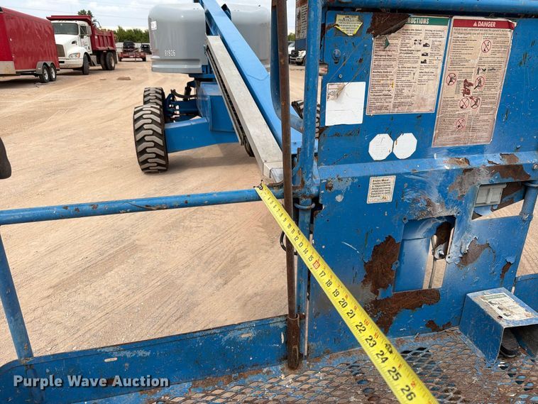 image for item FI0368 2007 Genie S-40 boom lift